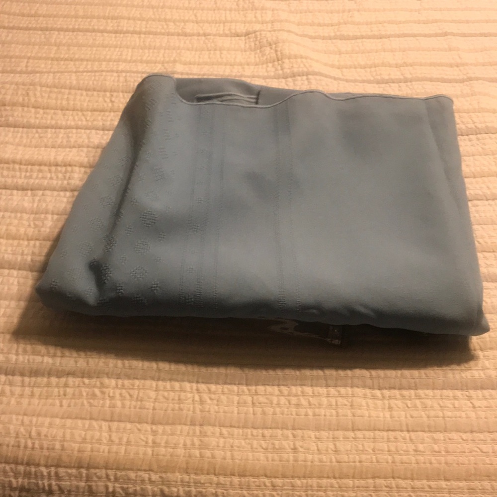 2 table cloths solid blue oblong - Picture 7 of 7